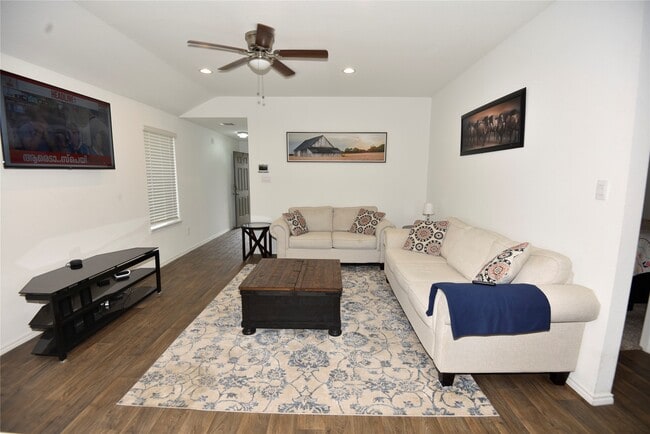 Building Photo - 16684 Lonely Pines Dr