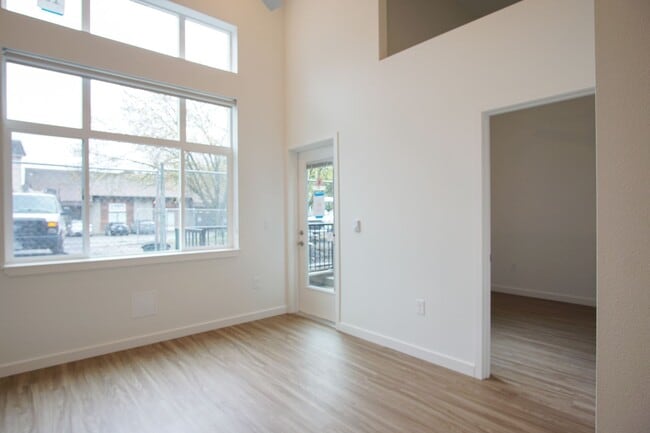 Building Photo - 2320 N Vancouver Ave