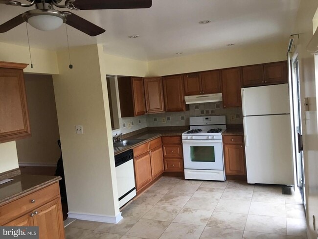 Building Photo - 18423 Honeylocust Cir