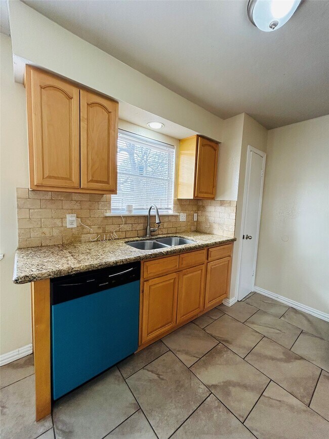 Foto del edificio - 16207 Camino Del Sol Dr