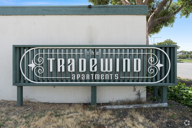 Signage - Tradewind Surf Apartments