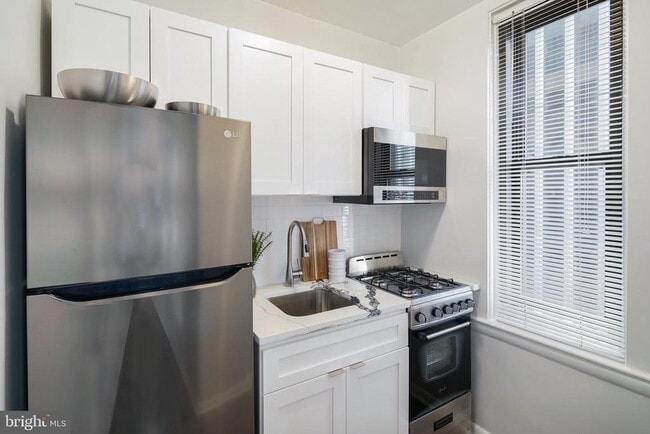 Building Photo - 135 S 19th St