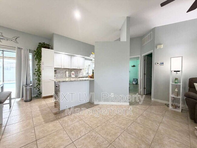 Building Photo - 4213 SW 15th Ave