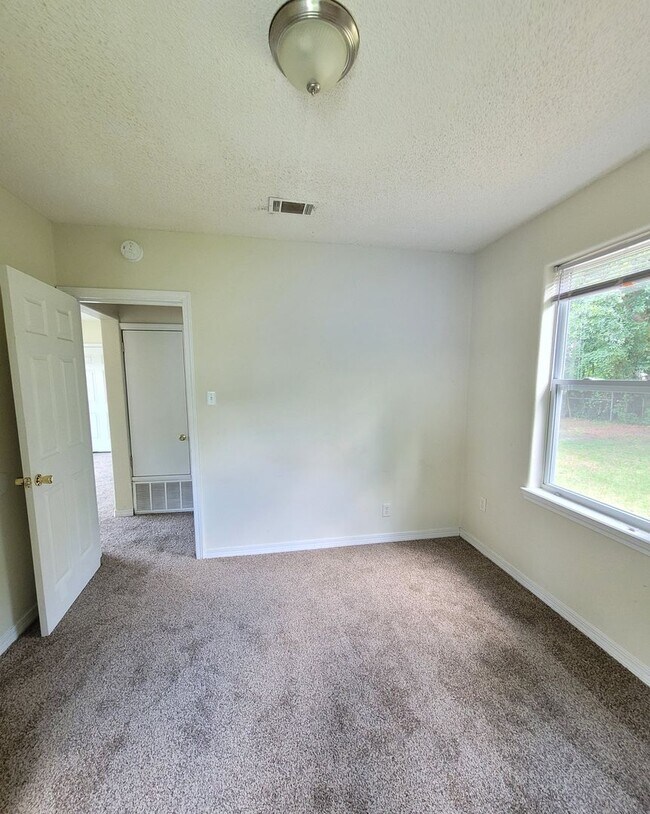 Building Photo - 20 E. Carver Dr Pensacola, Fl 32507. Febru...
