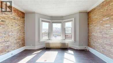 Building Photo - 477 King St E