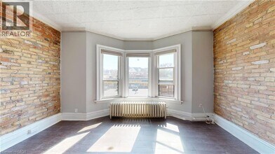 Building Photo - 477 King St E