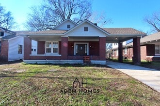 Building Photo - 909 N Willett St