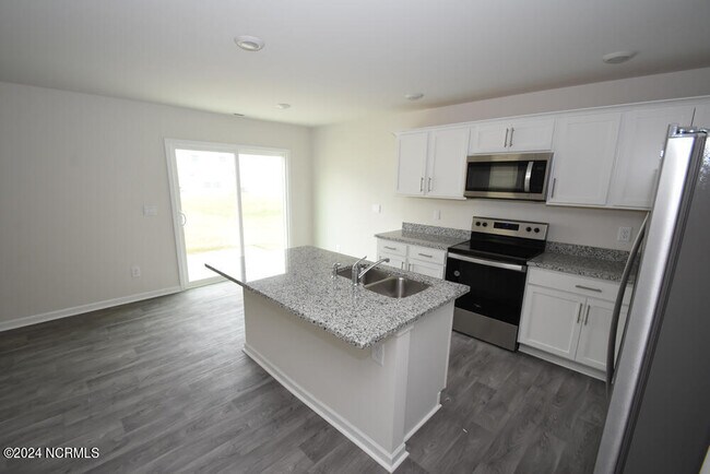 Building Photo - 1196 Fowler Dr