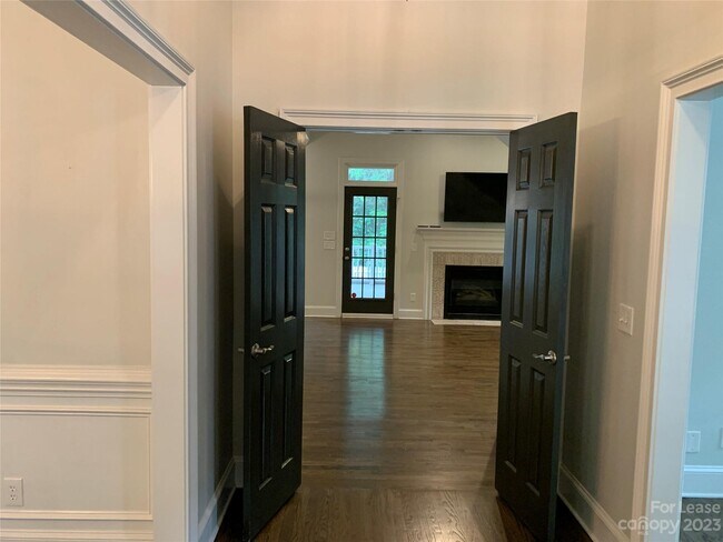Foto del edificio - 7640 Swinford Pl