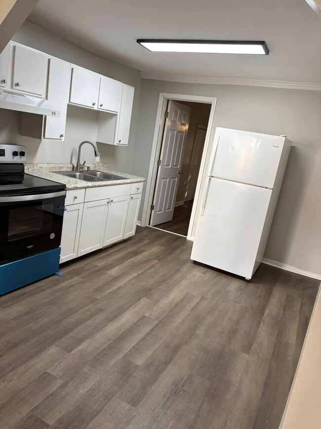 Building Photo - AVAILABLE NOW at a Good Price. 1 Bed 1 Bath FOR LEASE in Columbia. $700 Rent.