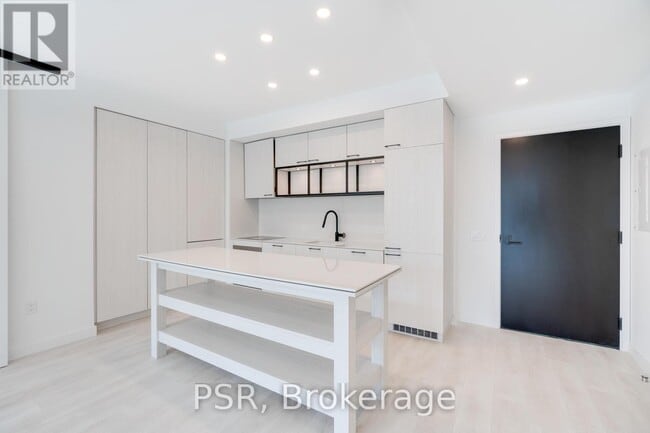 Building Photo - 505 Richmond St W