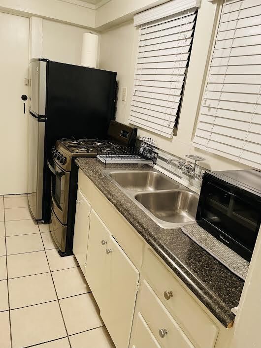 Kitchen - 33 Gaviota Ave
