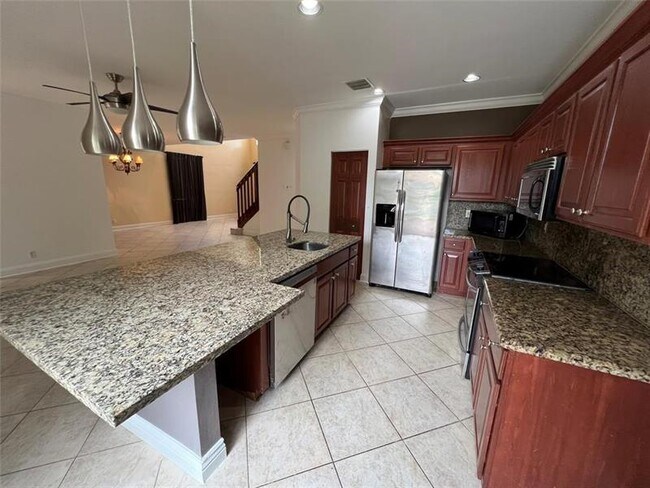 Building Photo - 6501 Sandpiper Dr