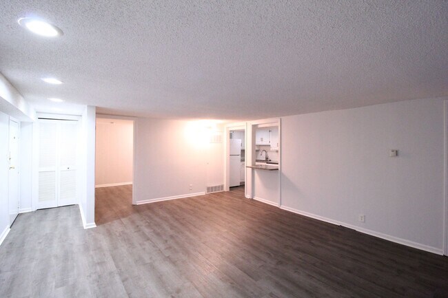 Foto del edificio - November FREE & All Utilites Paid On This ...