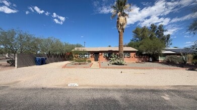 Building Photo - 3137 E Linden St