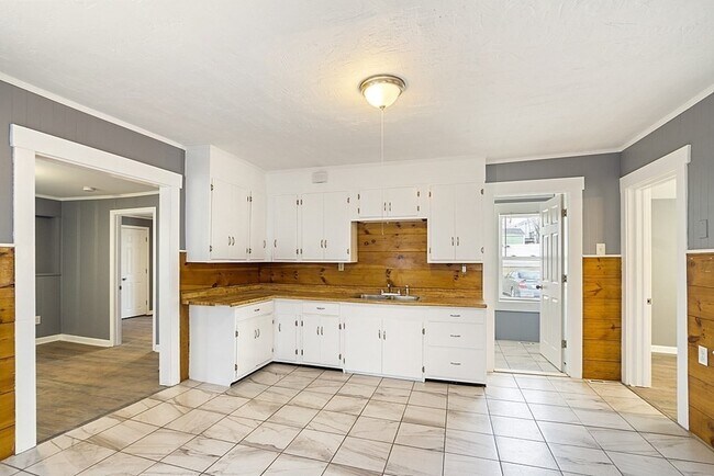 Building Photo - 217 Bemis Rd