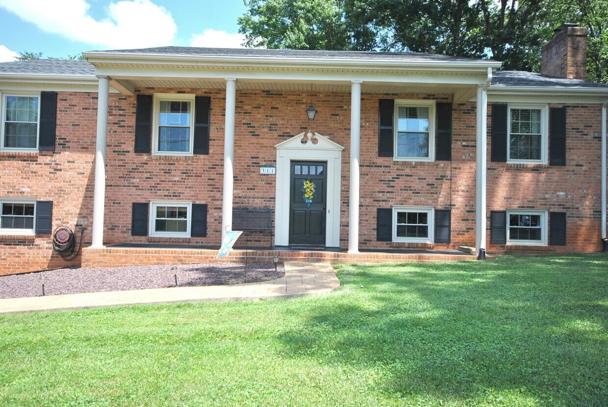 Primary Photo - 311 Bob Cir