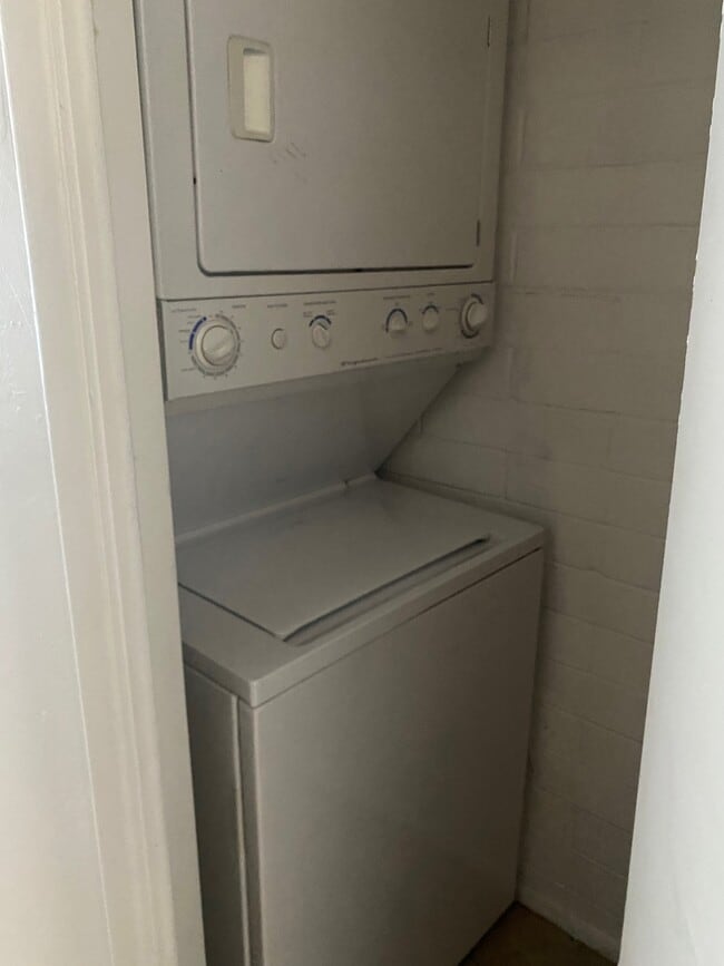 Building Photo - 2525 N Alvernon Way