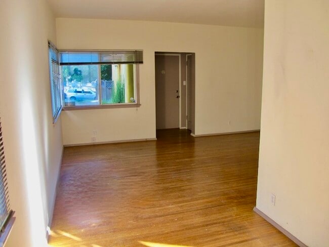 Foto del edificio - 1839 Silver Lake Blvd
