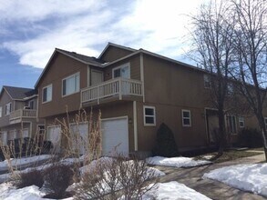 Building Photo - 2061 SW Canyon Dr