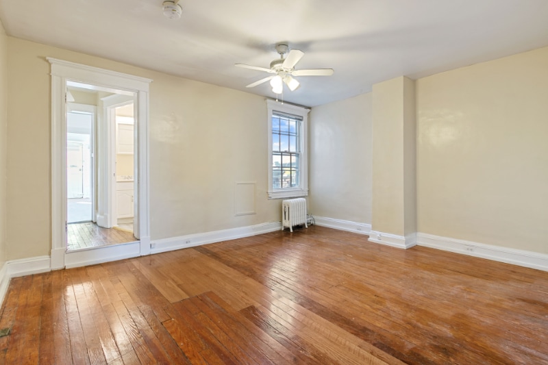 Primary Photo - 2916 Guilford Ave