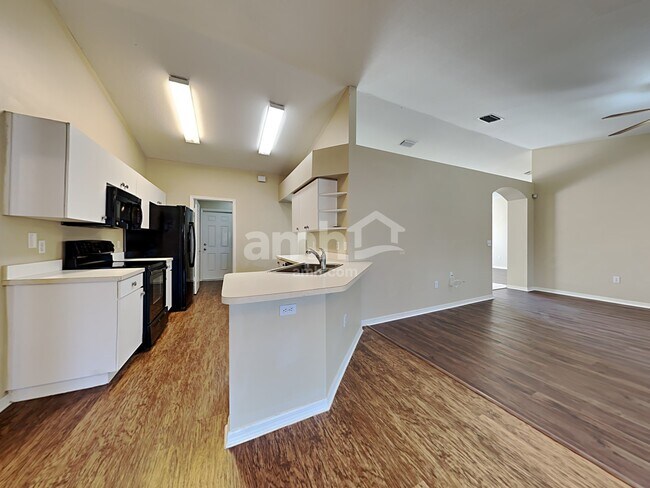 Foto del edificio - 10527 Juliano Dr