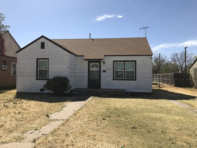 Building Photo - CUTE 2 BEDROOM/ 1 BATHROOM/ LARGE FENCED BACKYARD w/ STORAGE! OFF HISTORIC ROUTE 66!!!