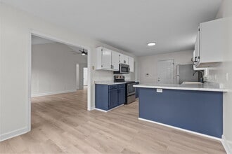 Building Photo - 1821 Swann St