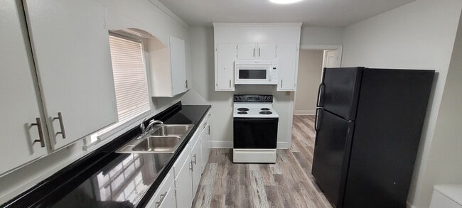 Building Photo - 3008 Peebles Dr