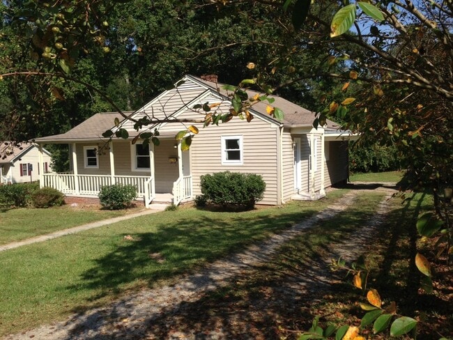 Building Photo - Charming 3 bedroom home in the heart of do...