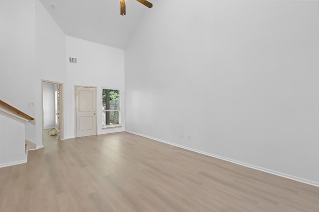 Photo - 10302 Buffum St (Houston, TX) Apartment