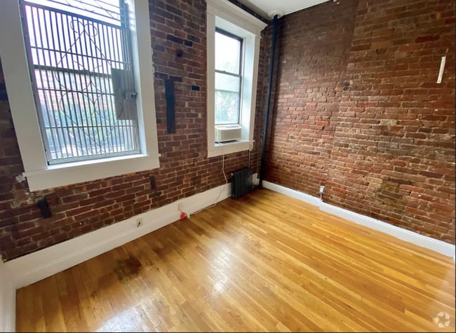 Building Photo - 254 E 3rd St