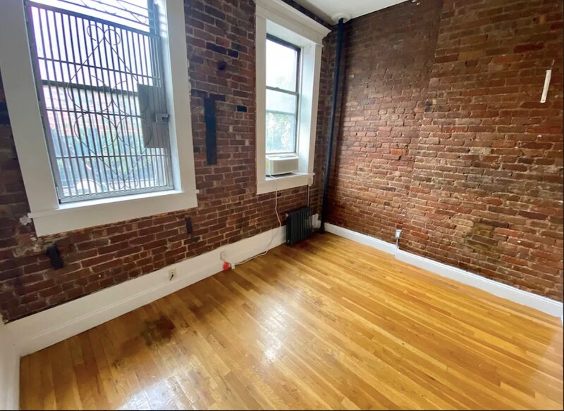 Foto principal - 254 E 3rd St