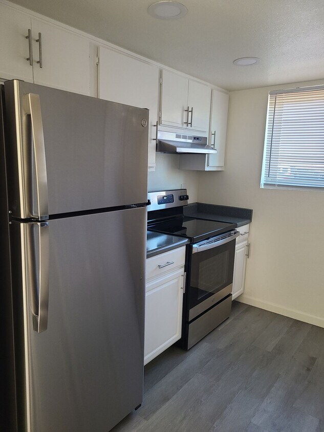 Newly Renovated 2 Bedroom, 1 Bath with Washer/Dryer Hook Ups. SECTION 8 ACCEPTED - Newly Renovated 2 Bedroom, 1 Bath with Washer/Dryer Hook Ups.  SECTION 8 ACCEPTED