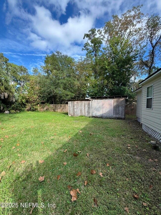 Building Photo - 1817 Lakewood Rd