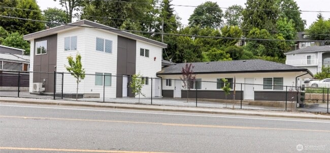 Building Photo - 10009 Des Moines Memorial Dr S