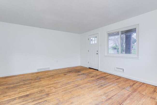 Building Photo - AVAILABLE NOW! 2 Bedroom Suburban Vibes in...