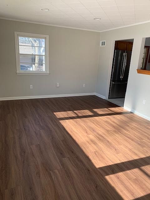 Building Photo - 582 Hitchcock Ave