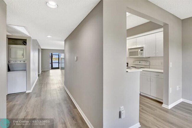Building Photo - 13255 SW 16th Ct