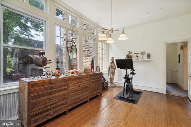 Foto del edificio - 558 W Montgomery Ave