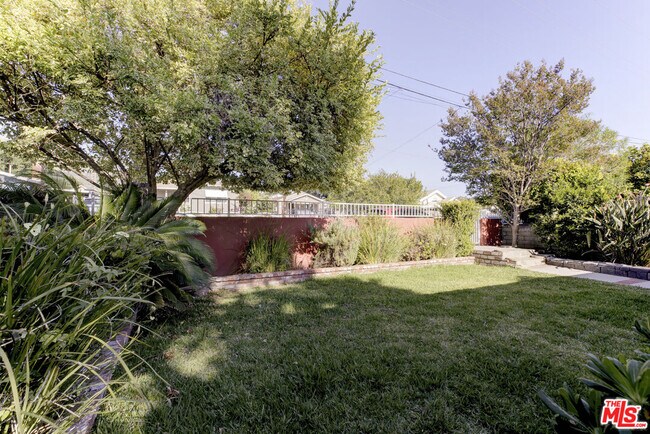 Building Photo - 10529 Mt Gleason Ave