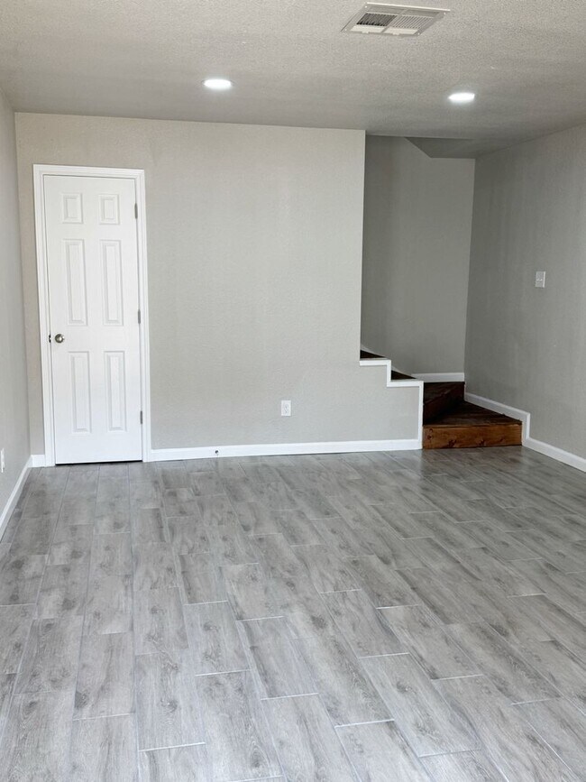 Foto del edificio - 8746 Glen Meadow Ln
