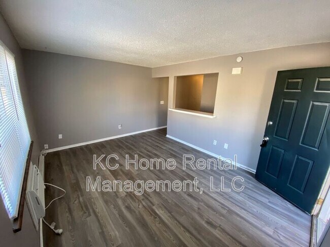 Building Photo - 555 N Somerset Terrace