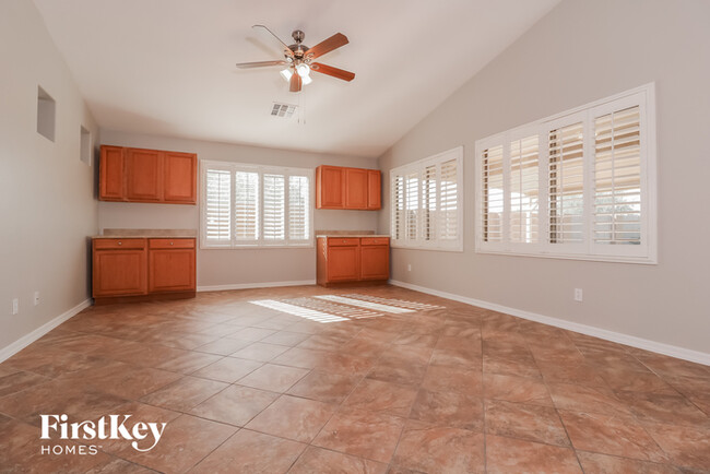 Foto del edificio - 25587 W Ripple Rd