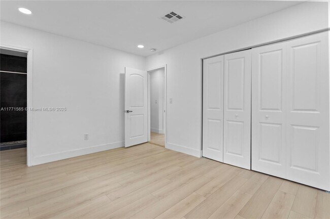 Foto del edificio - 2560 NW 122nd St