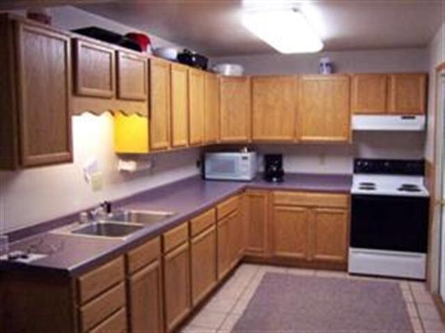  - 148-150 S River St