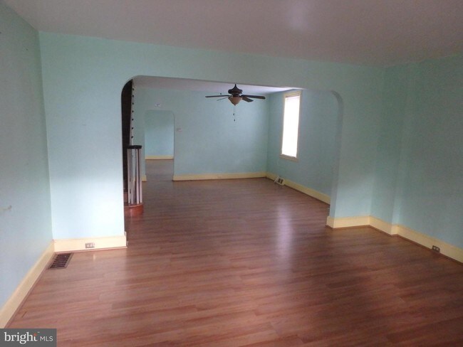 Building Photo - 129 Stroud St