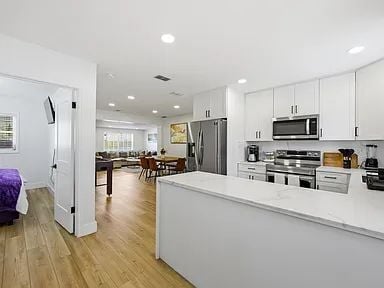 Building Photo - Fully Furnished South Tampa Retreat | Flexible Lease Terms