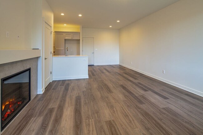 Building Photo - NE Bend Townhome for Rent!