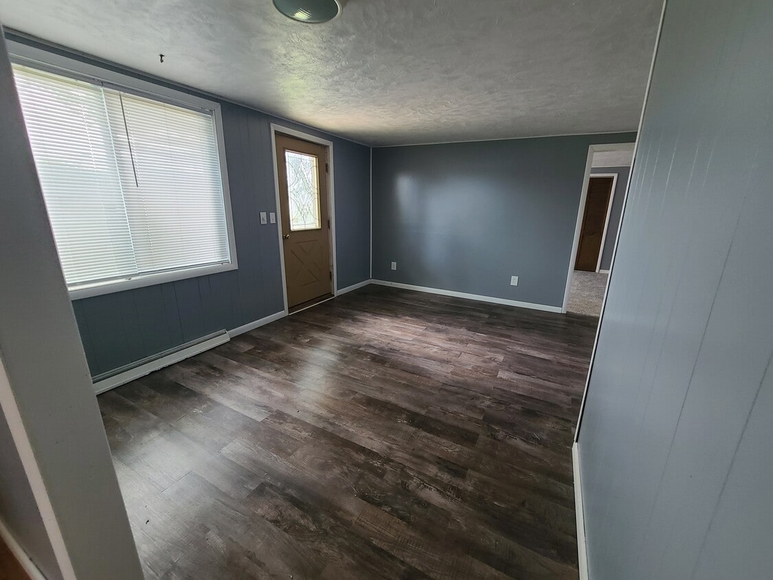 1200 S Johnson St, IL 61455 House for Rent in IL